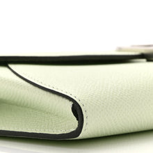 Load image into Gallery viewer, Epsom Maillon Wallet To Go Vert Fizz