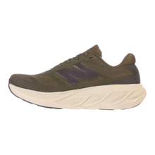 Load image into Gallery viewer, New Balance 880 v15