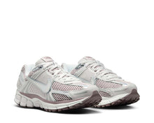 Load image into Gallery viewer, Nike Zoom Vomero 5 W "Vast Grey"