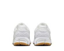 Load image into Gallery viewer, Nike Zoom Vomero 5 W "White Gum"