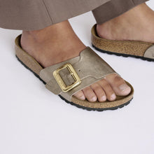 Load image into Gallery viewer, Catalina Cushion Buckle