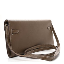 Load image into Gallery viewer, Epsom Kelly Wallet To Go Etoupe