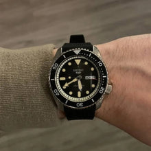Load image into Gallery viewer, Seiko 5 Sports SKX Automatic Black Dial Black Silicone Strap Watch for Men - SRPD73K2