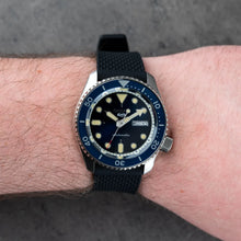 Load image into Gallery viewer, Seiko 5 Sports SKX Automatic Blue Dial Blue Silicone Strap Watch for Men - SRPD71K2