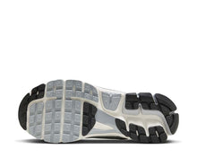 Load image into Gallery viewer, Nike Zoom Vomero 5 W